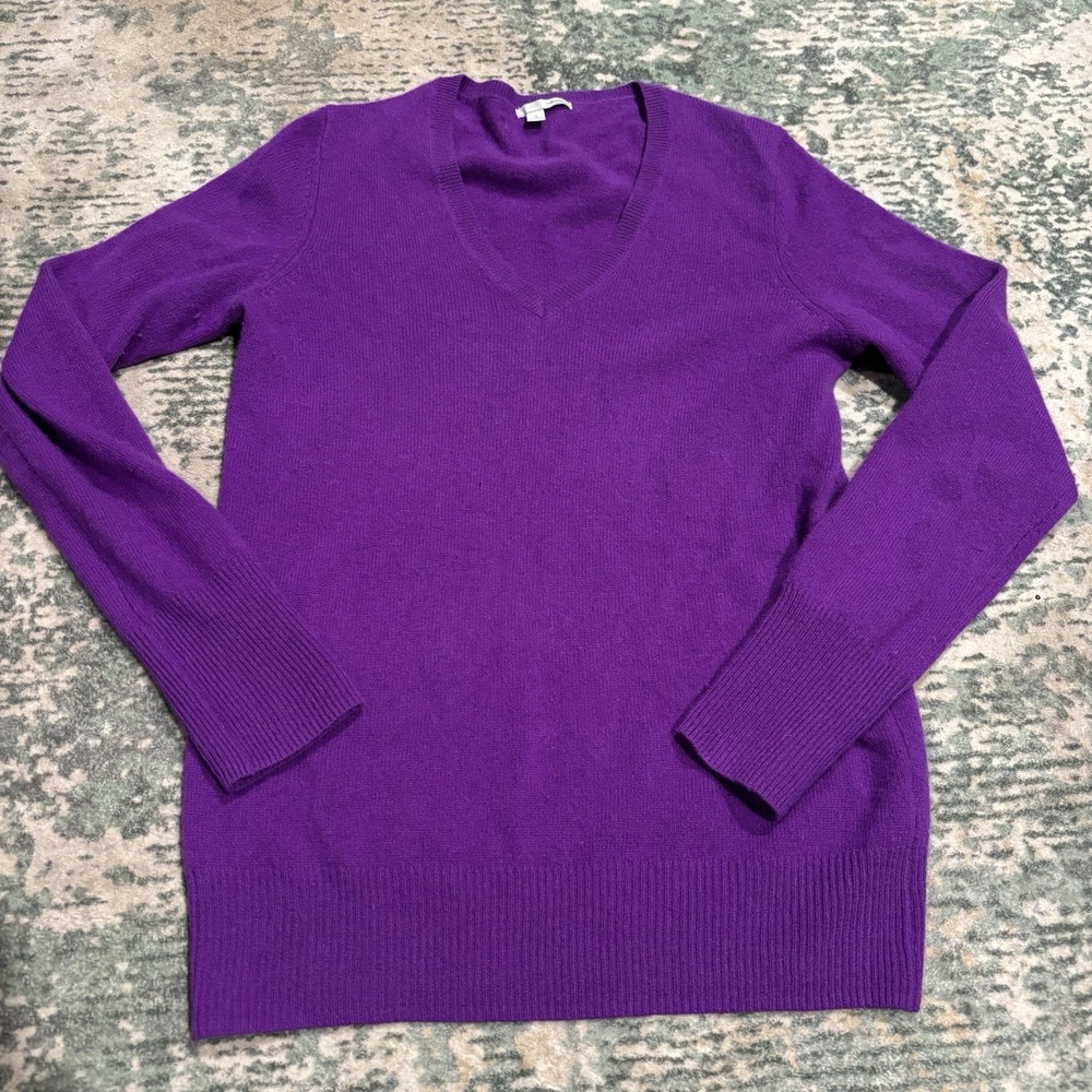 Halogen Vneck Cashmere Sweater Size Small Purple